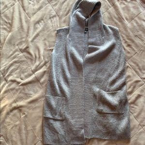 Sleeveless, hooded gray sweater